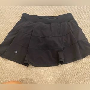 Lululemon black skirt like new, size 8